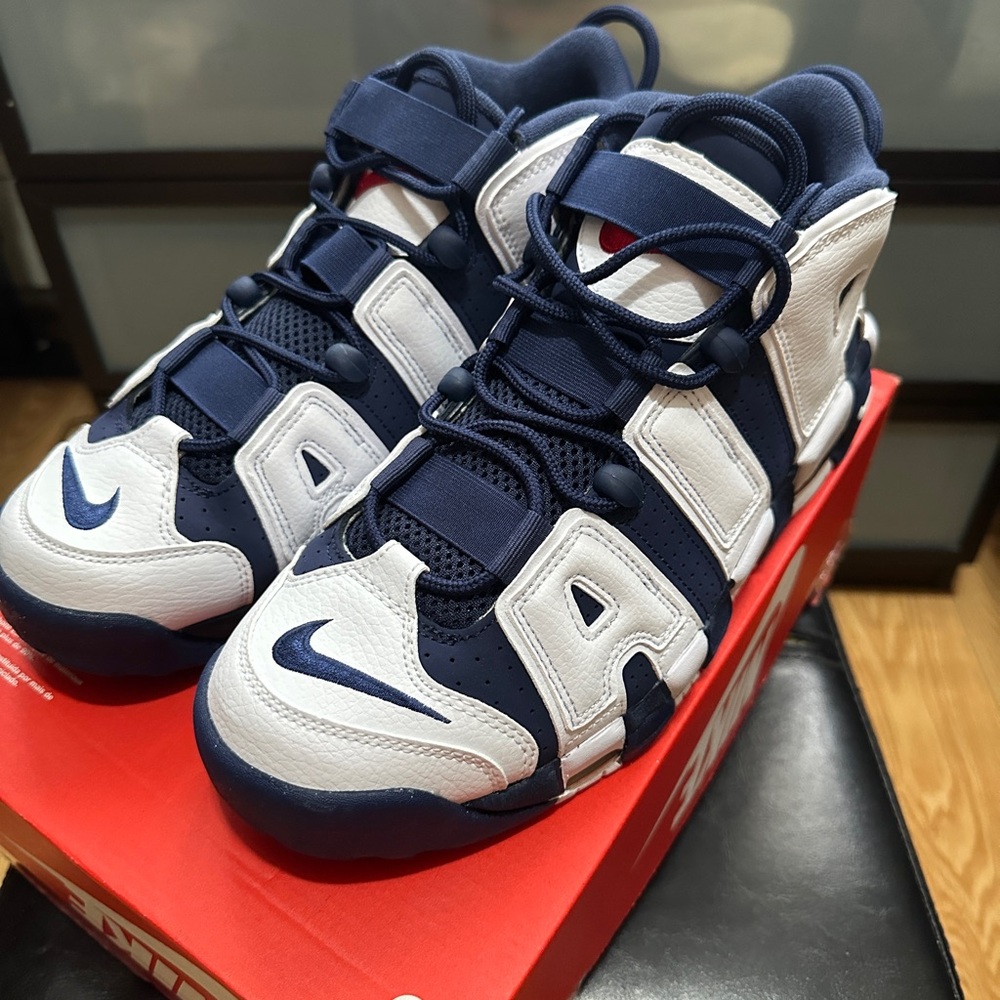 Nike Air Uptempo Navy and White Athletic Shoes - Picture 4 of 6